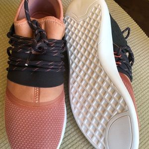 Fabletic tennis shoes 👟